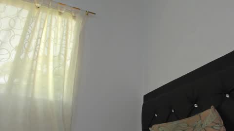 Snapshot of santi_brown1 chatting on October 2, 2025, 5:42 pm Santibrown online show from October 2, 2025, 5:42 pm