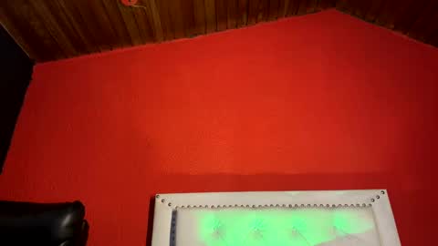 santi_fabulous online show from December 18, 2024, 1:48 am