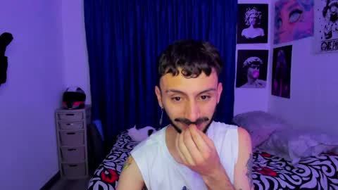 Snapshot of santi_mateo chatting on April 16, 2026, 11:29 pm Santi online show from April 16, 2026, 11:29 pm