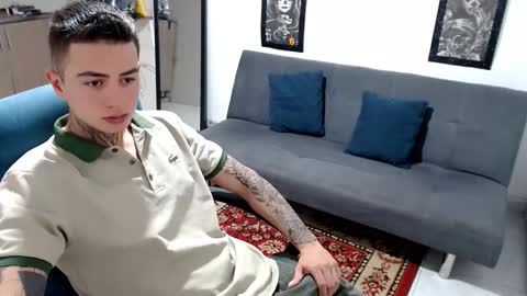 santi_ss online show from November 16, 2025, 4:01 pm