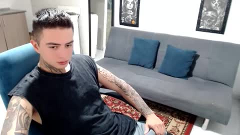 santi_ss online show from November 19, 2025, 11:49 pm