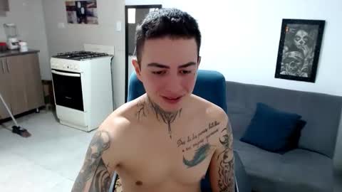 santi_ss online show from November 23, 2025, 2:28 pm