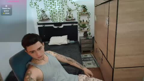 santi_ss online show from April 27, 2026, 5:44 pm