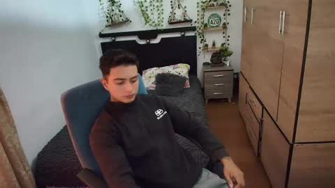 Snapshot of santi_ss chatting on June 8, 2026, 2:50 pm santi_ss online show from June 8, 2026, 2:50 pm