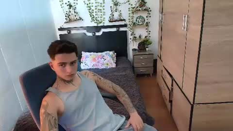 Snapshot of santi_ss chatting on June 11, 2026, 4:49 pm santi_ss online show from June 11, 2026, 4:49 pm