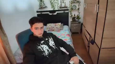 Snapshot of santi_ss chatting on July 2, 2026, 4:13 pm santi_ss online show from July 2, 2026, 4:13 pm
