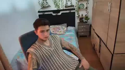 Snapshot of santi_ss chatting on July 4, 2026, 4:46 pm santi_ss online show from July 4, 2026, 4:46 pm