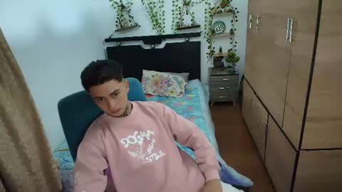 Snapshot of santi_ss chatting on July 8, 2026, 12:59 am santi_ss online show from July 8, 2026, 12:59 am