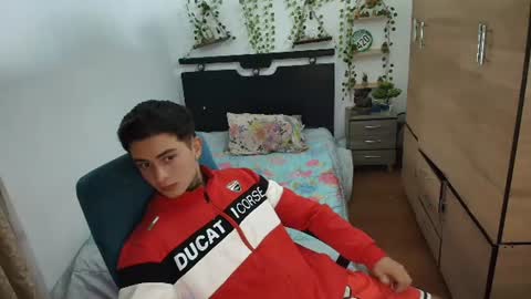 Snapshot of santi_ss chatting on July 31, 2026, 12:43 am santi_ss online show from July 31, 2026, 12:43 am