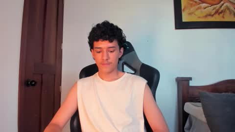 santi_twink19 online show from October 25, 2025, 9:53 pm