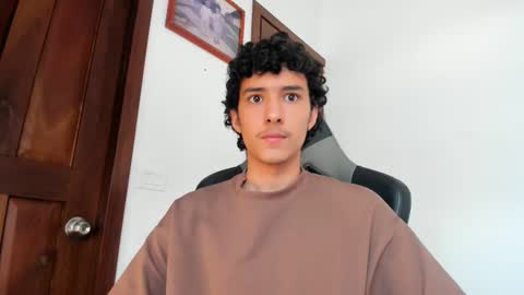 santi_twink19 online show from December 21, 2025, 12:23 pm