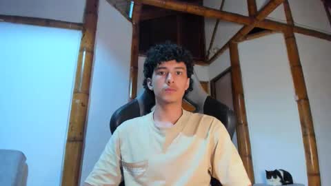 santi_twink19 online show from February 7, 2026, 4:27 am