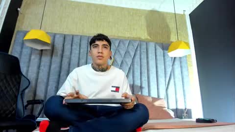 SantiAbader online show from October 19, 2025, 3:23 pm