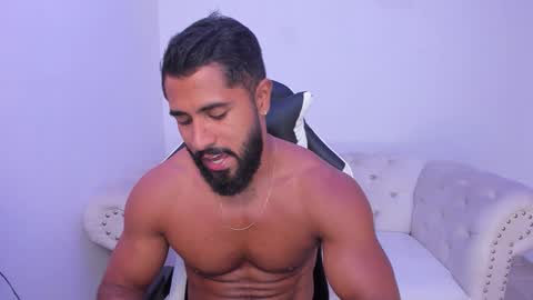 santiago_huntt online show from November 11, 2025, 8:53 pm