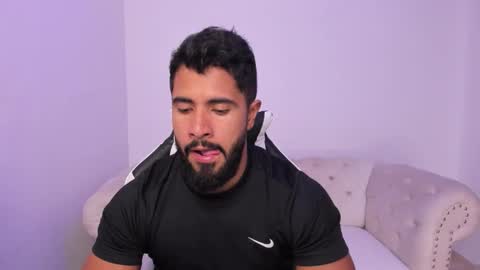 santiago_huntt online show from February 9, 2026, 8:35 pm