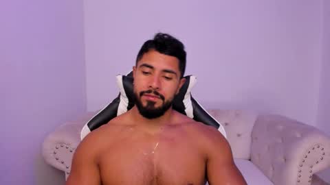 santiago_huntt online show from March 6, 2026, 9:33 pm