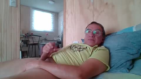 Snapshot of santiago_n chatting on June 15, 2026, 4:20 pm santiago_n online show from June 15, 2026, 4:20 pm
