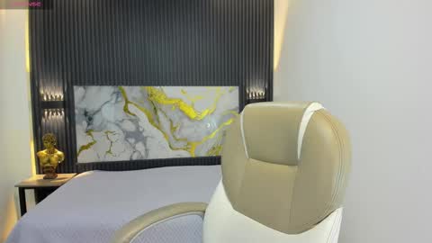 santiago_russo18 online show from September 13, 2025, 12:05 pm