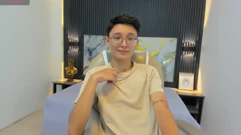 santiago_russo18 online show from September 19, 2025, 12:39 pm