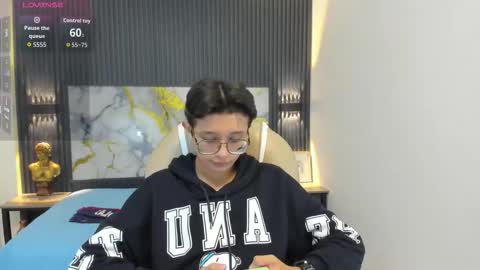 santiago_russo18 online show from October 31, 2025, 12:06 pm