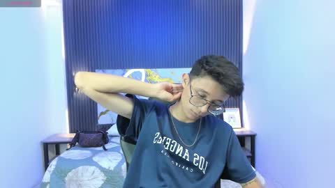 santiago_russo18 online show from February 17, 2026, 7:42 pm