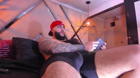 Santiago Hincapiie online show from February 24, 2026, 4:54 am