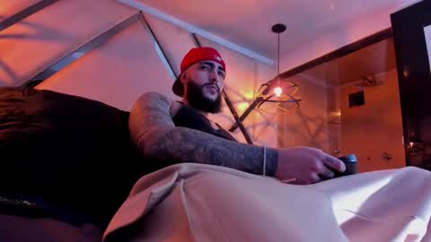 Santiago Hincapiie online show from March 4, 2026, 4:29 am