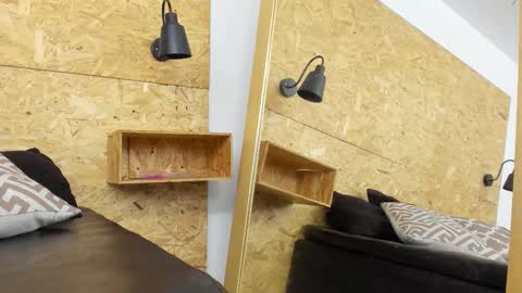  Santi online show from October 9, 2025, 7:45 pm