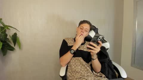 Julius Novachrono  online show from October 1, 2025, 7:31 pm