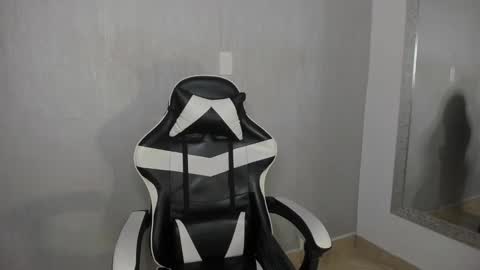 Julius Novachrono  online show from October 21, 2025, 7:47 pm