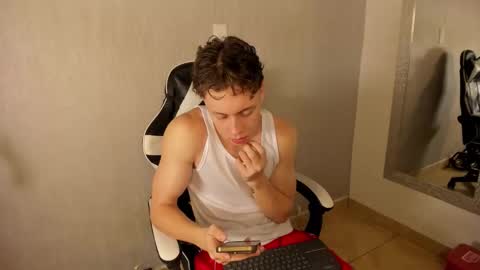 Julius Novachrono  online show from November 10, 2025, 11:42 am