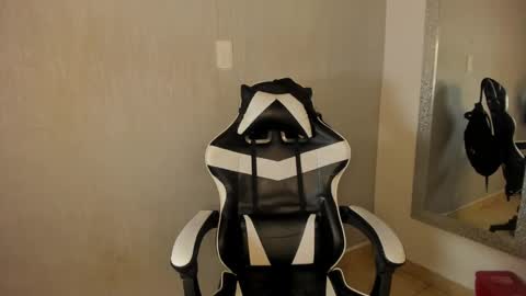 Julius Novachrono  online show from November 12, 2025, 7:35 pm