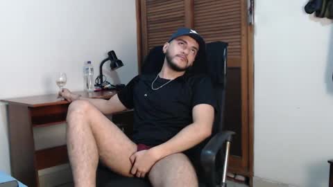 Snapshot of santiexxx chatting on October 25, 2025, 4:42 am santiexxx online show from October 25, 2025, 4:42 am