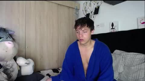 Santii online show from November 6, 2025, 10:10 pm