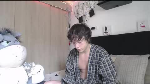 Santii online show from April 16, 2026, 1:23 pm