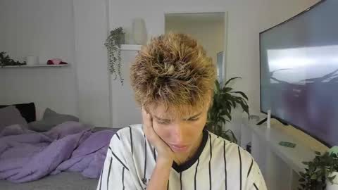 kitty online show from October 28, 2025, 1:20 am