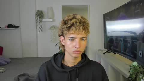 kitty online show from November 6, 2025, 2:01 am