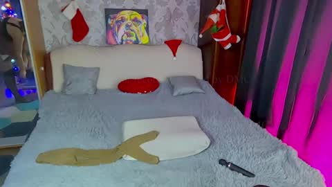 sara  foxy online show from December 9, 2024, 6:03 pm