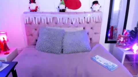 SARA ARIAS  online show from December 11, 2024, 7:46 pm