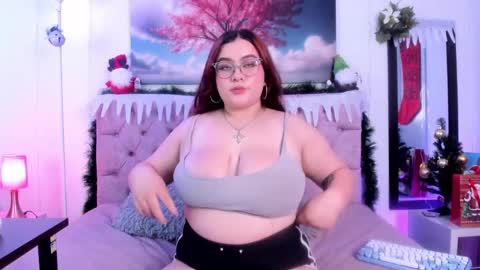 SARA ARIAS  online show from December 17, 2024, 7:48 pm