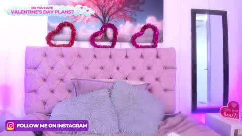 SARA ARIAS  online show from February 3, 2025, 11:58 pm