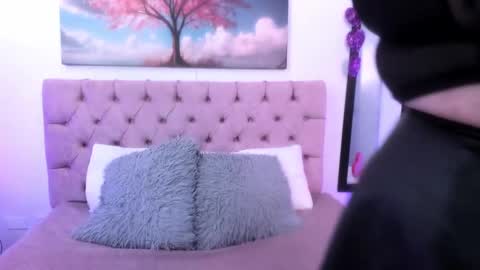 SARA ARIAS  online show from March 7, 2025, 7:49 pm