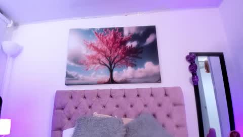 SARA ARIAS  online show from March 8, 2025, 11:28 pm