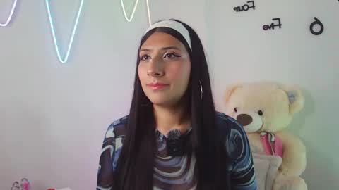 Snapshot of sara_blum_ chatting on June 3, 2026, 6:35 pm SARA online show from June 3, 2026, 6:35 pm