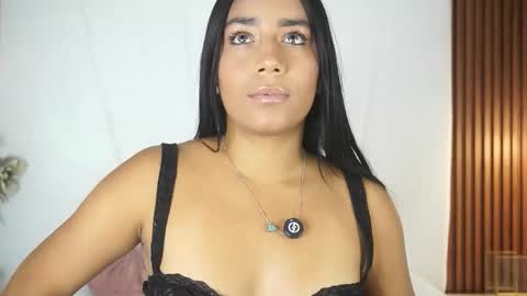  Sara Jones  online show from December 21, 2025, 7:32 pm