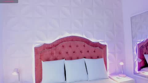 sara laurent  online show from January 16, 2026, 11:58 am