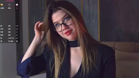 Snapshot of sara_lewiis chatting on October 6, 2025, 4:15 pm Sara online show from October 6, 2025, 4:15 pm