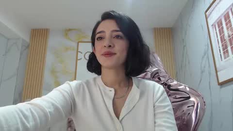 Sara  online show from September 19, 2025, 1:23 pm