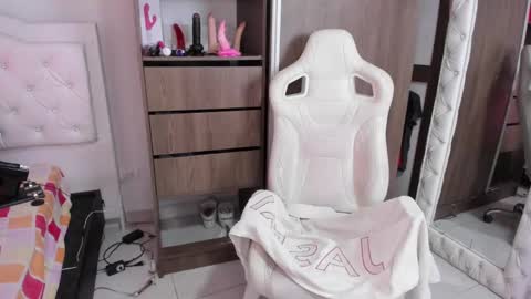 Snapshot of sara_martin_ chatting on January 13, 2025, 10:35 pm sara online show from January 13, 2025, 10:35 pm