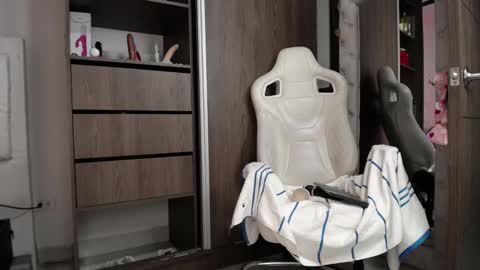 Snapshot of sara_martin_ chatting on February 22, 2025, 1:00 am sara online show from February 22, 2025, 1:00 am